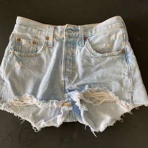 Light washed Levi Shorts